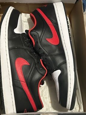 Nike Men’s Black/FireRed-White Jordan 1 lows size 12.5